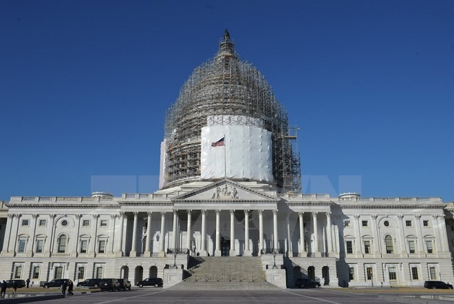 Дипломаты ЕС предупредили о возможном ответе на ограничение США безвизового режима для граждан ЕС - ảnh 1